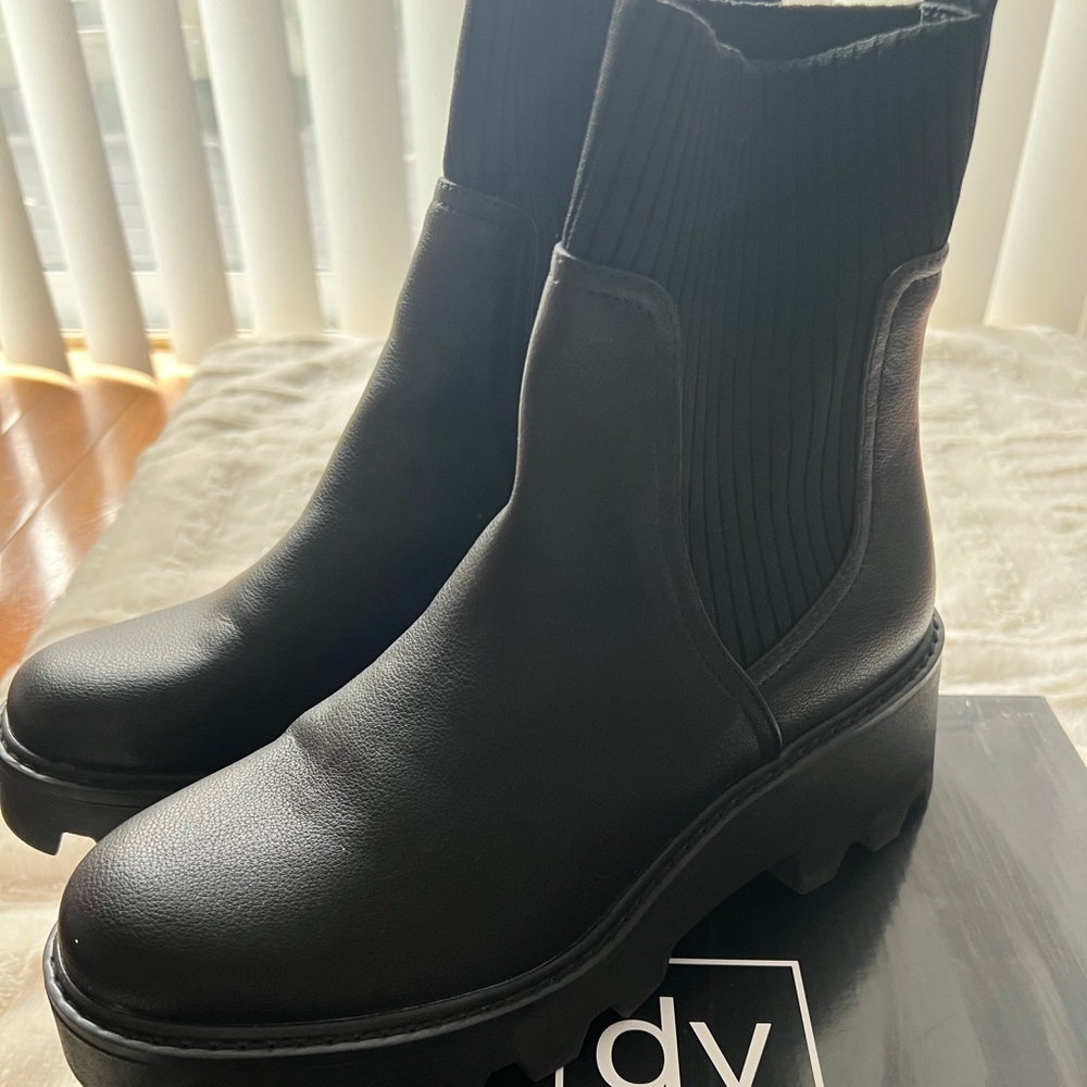 DV Dolce Vita Women's Villa Fashion Boot